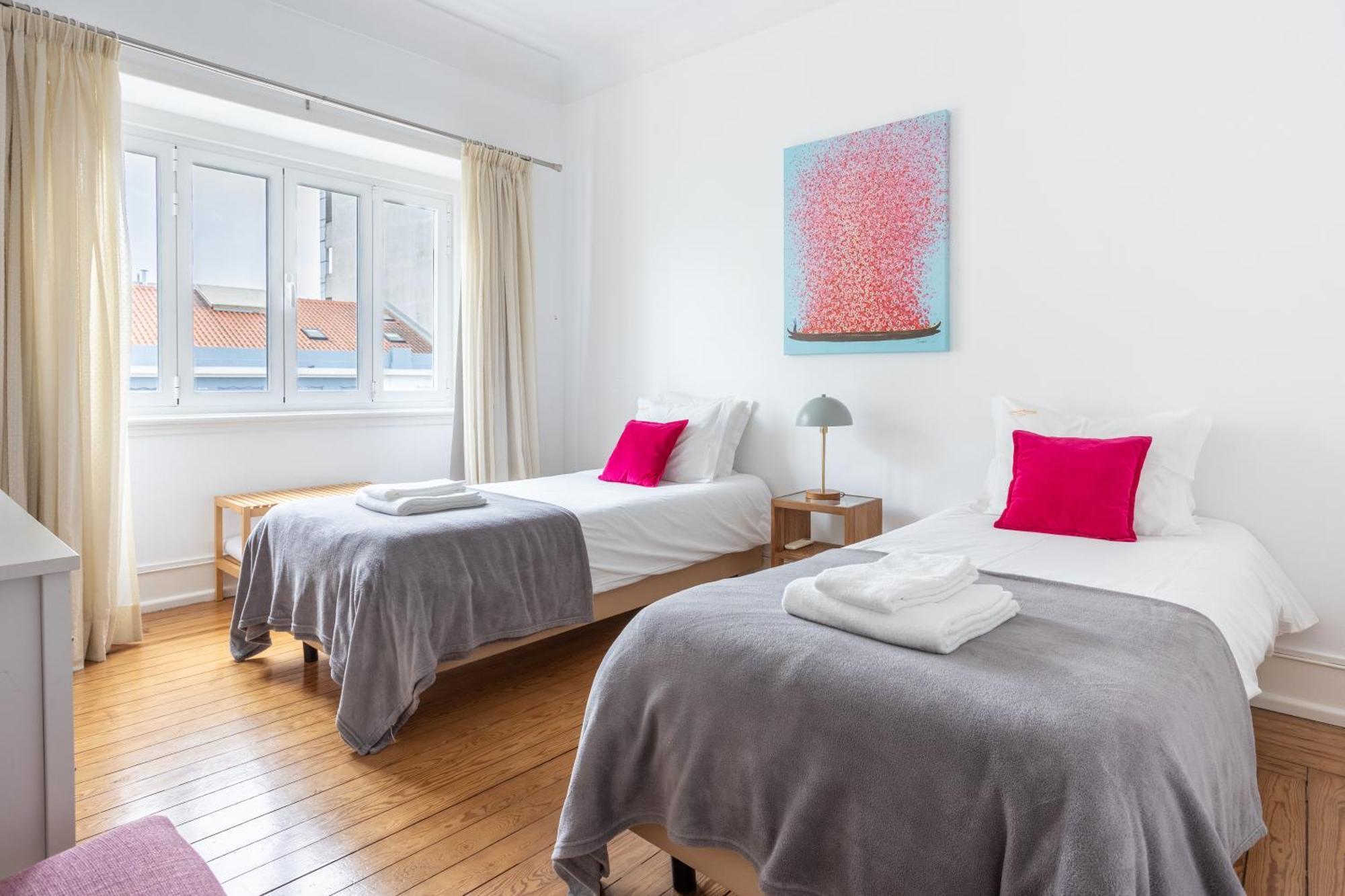 140m² 4 Slaapkamer, 2 Privé Badkamer In Sao Joao De Deus Appartement *