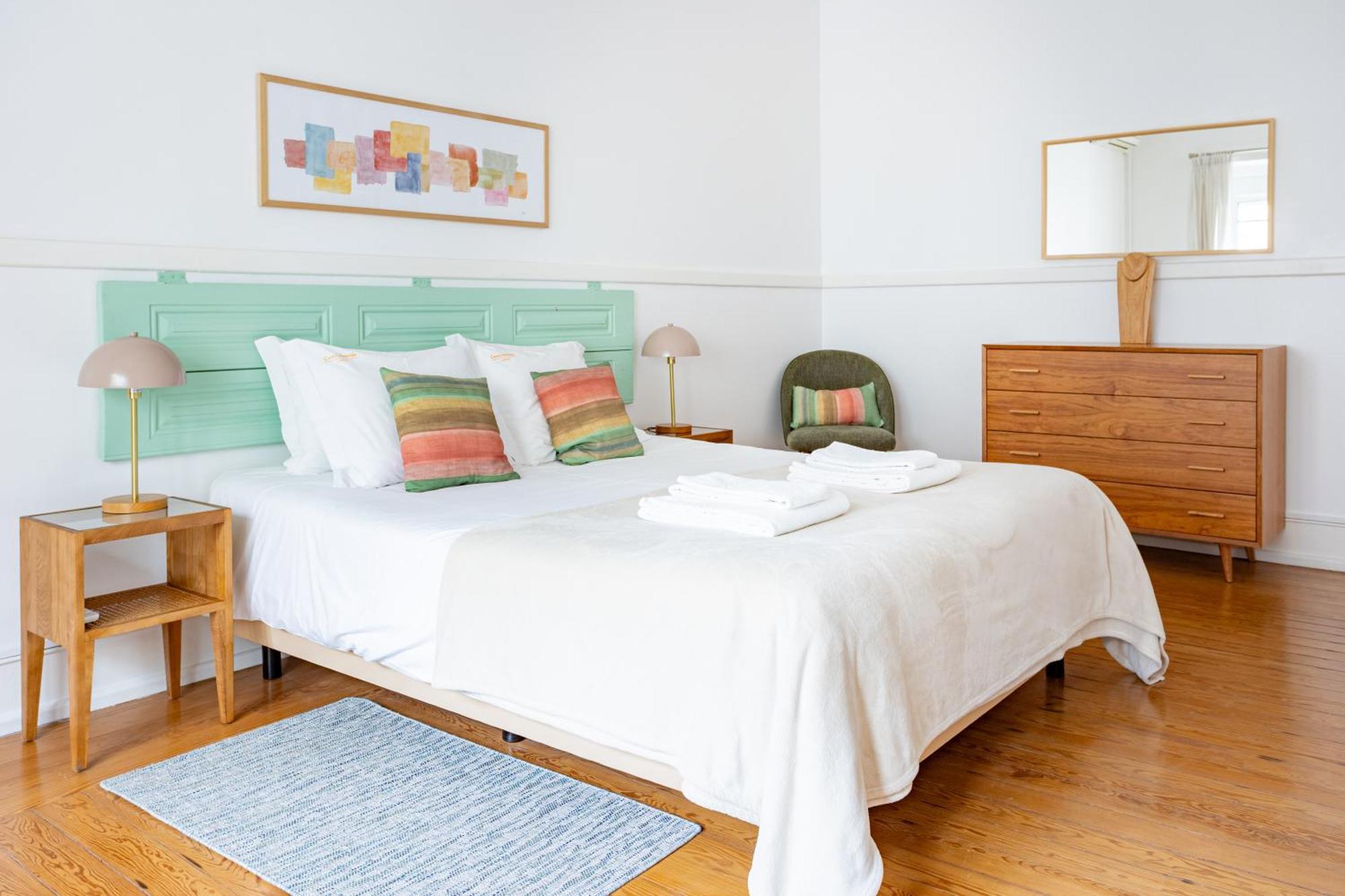 140m² 4 Slaapkamer, 2 Privé Badkamer In Sao Joao De Deus *