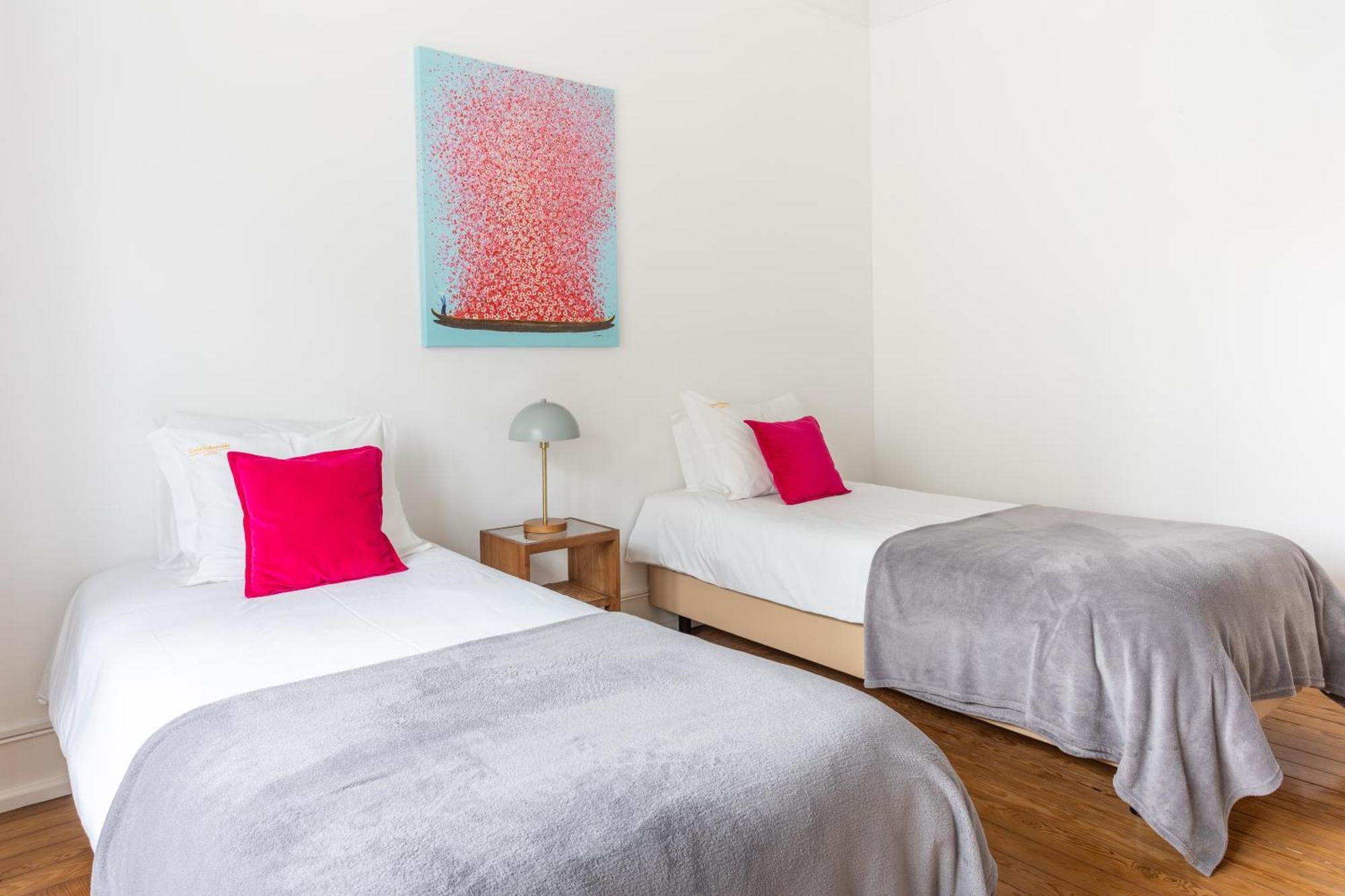 140m² 4 Slaapkamer, 2 Privé Badkamer In Sao Joao De Deus