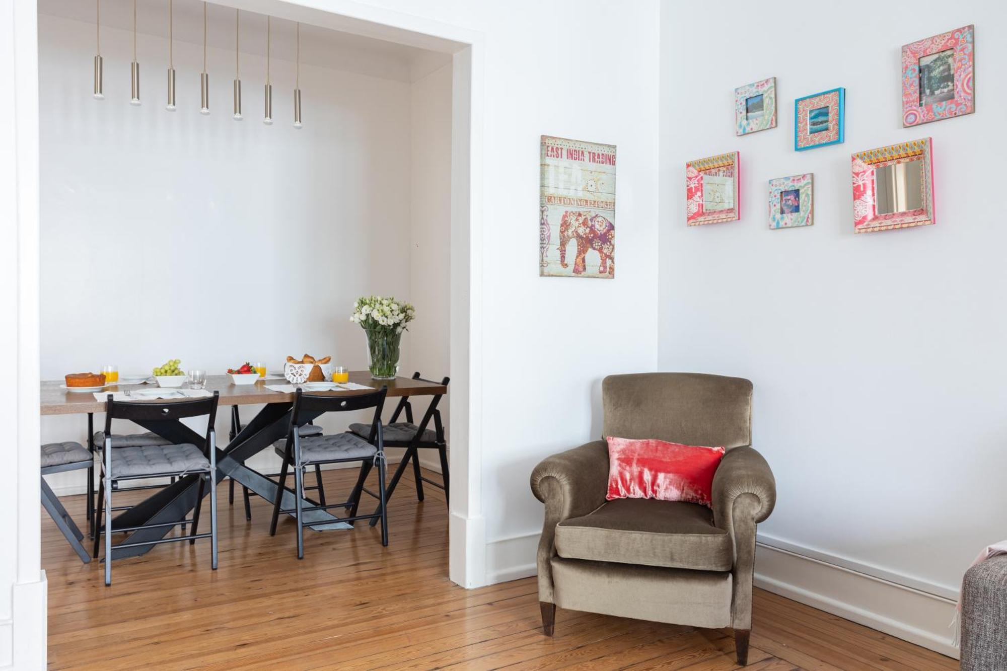 140m² 4 Slaapkamer, 2 Privé Badkamer In Sao Joao De Deus Appartement