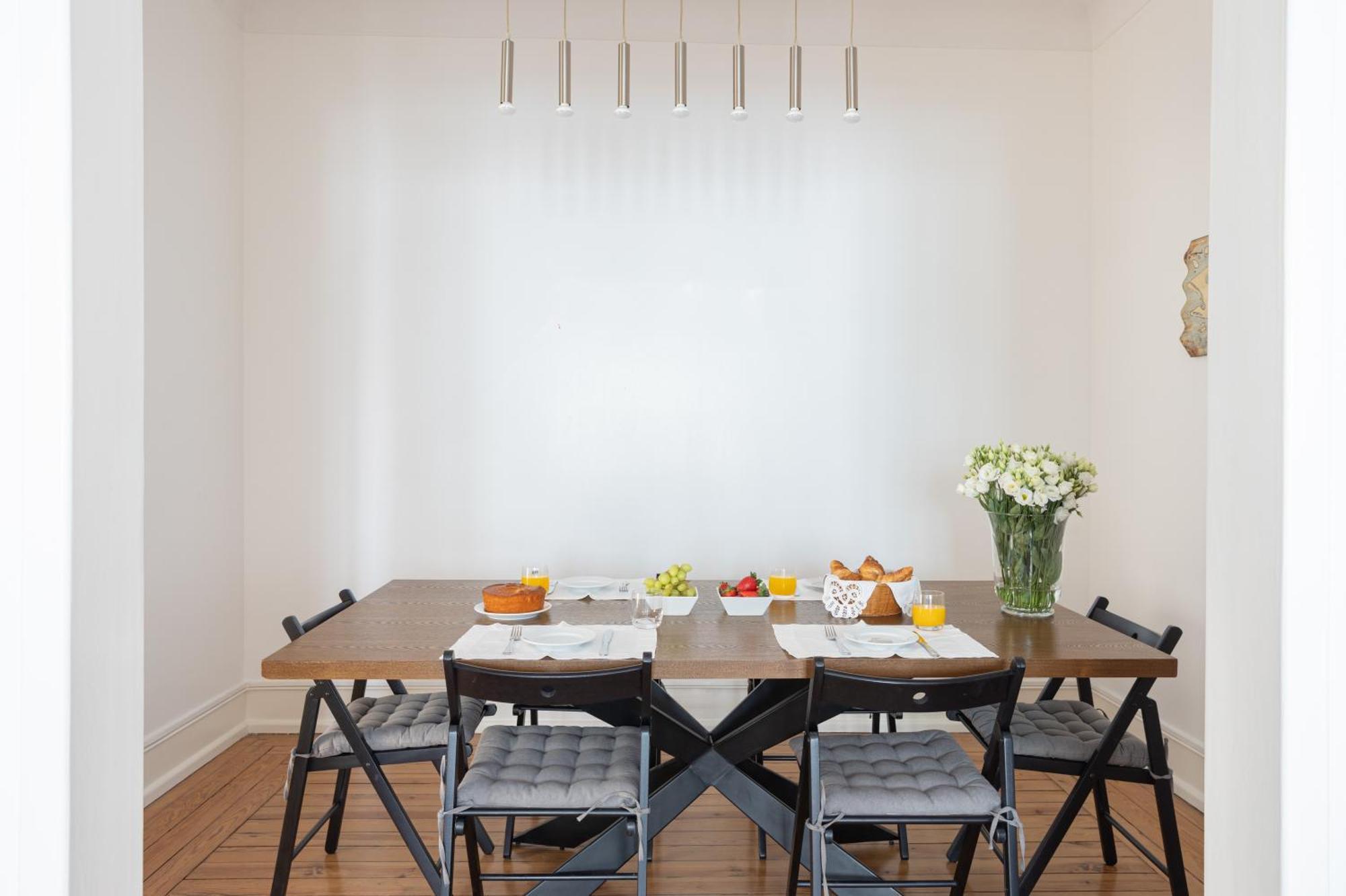140m² 4 Slaapkamer, 2 Privé Badkamer In Sao Joao De Deus Appartement *