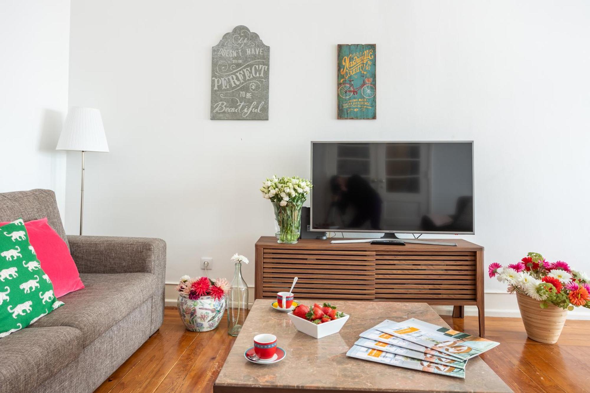140m² 4 Slaapkamer, 2 Privé Badkamer In Sao Joao De Deus Lissabon
