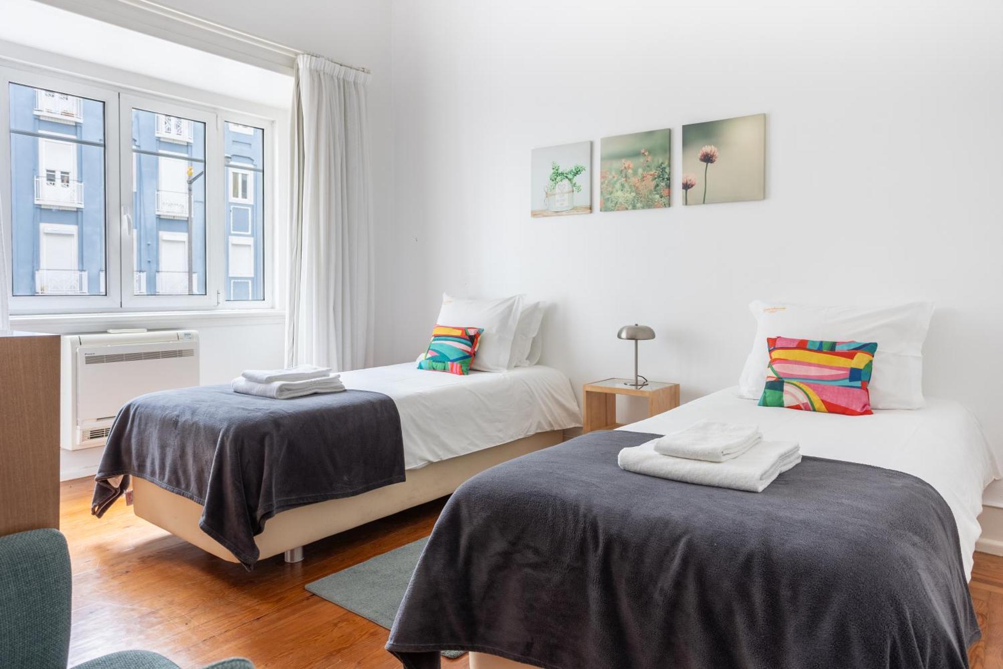140m² 4 Slaapkamer, 2 Privé Badkamer In Sao Joao De Deus Appartement *