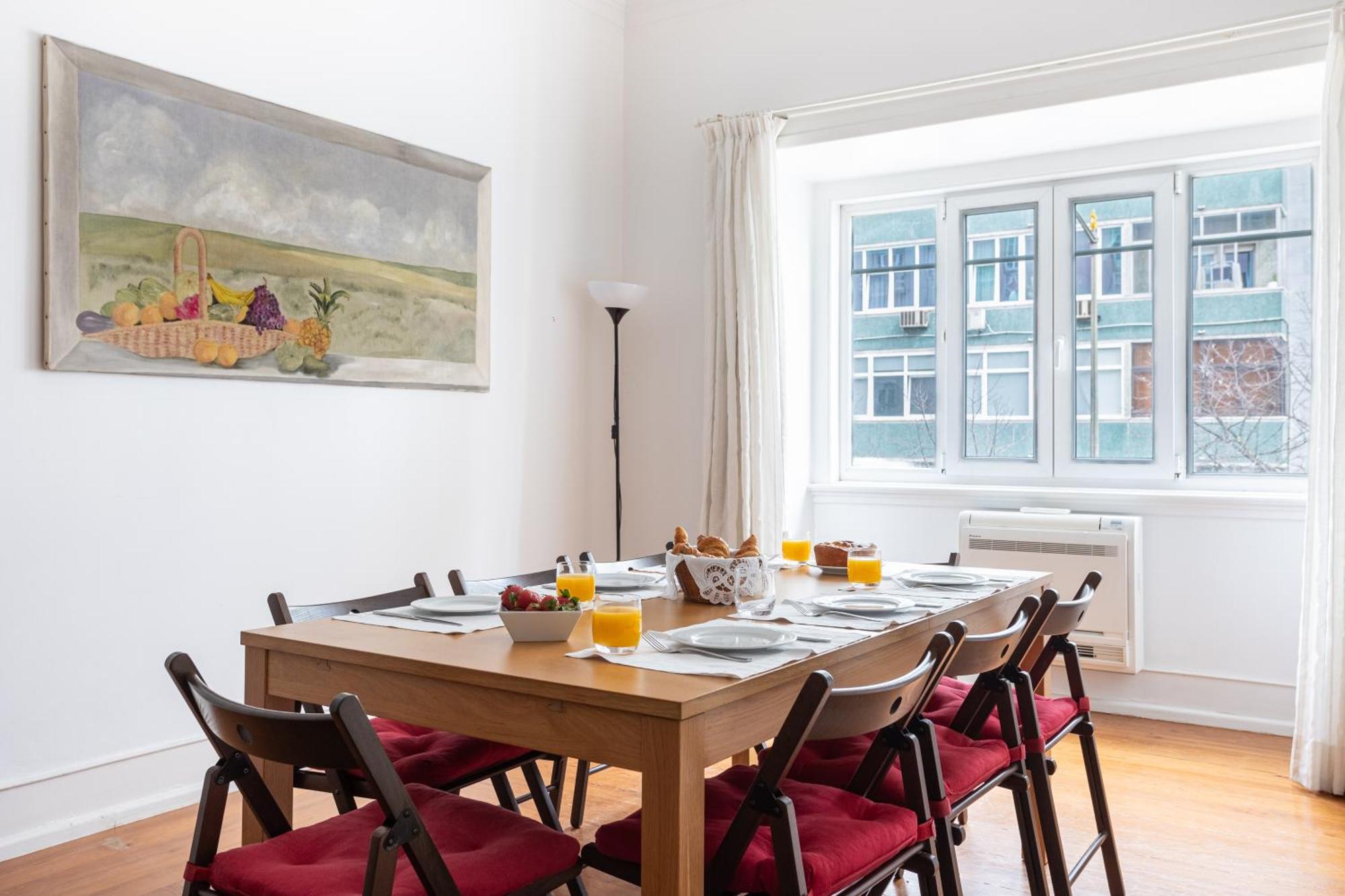 140m² 4 Slaapkamer, 2 Privé Badkamer In Sao Joao De Deus Appartement *