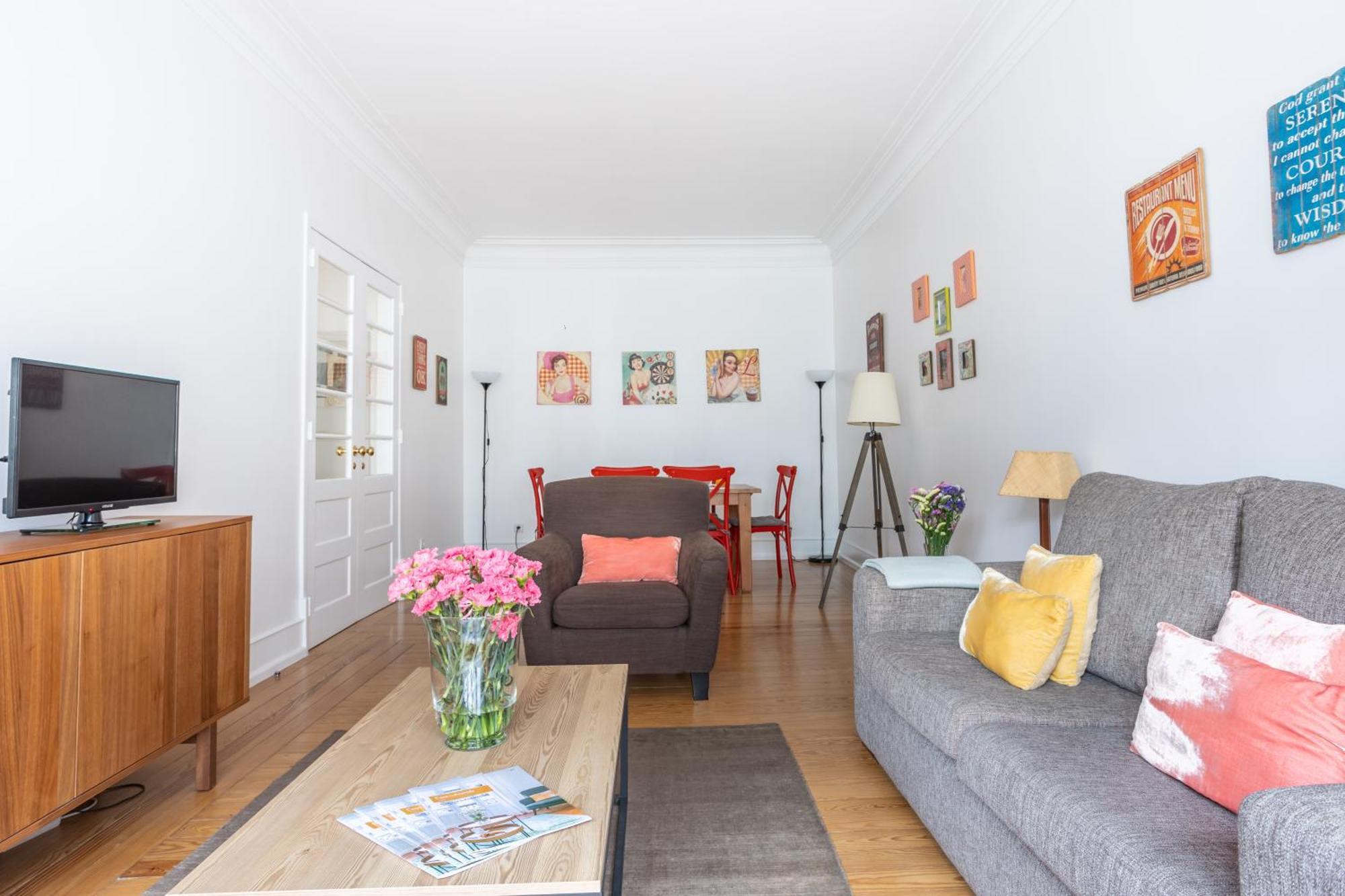 140m² 4 Slaapkamer, 2 Privé Badkamer In Sao Joao De Deus Appartement