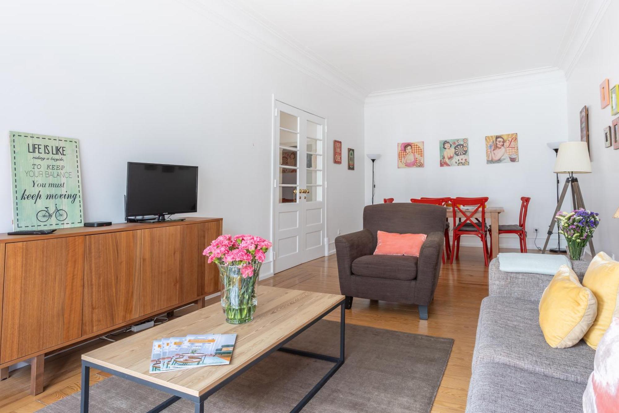140m² 4 Slaapkamer, 2 Privé Badkamer In Sao Joao De Deus Appartement *