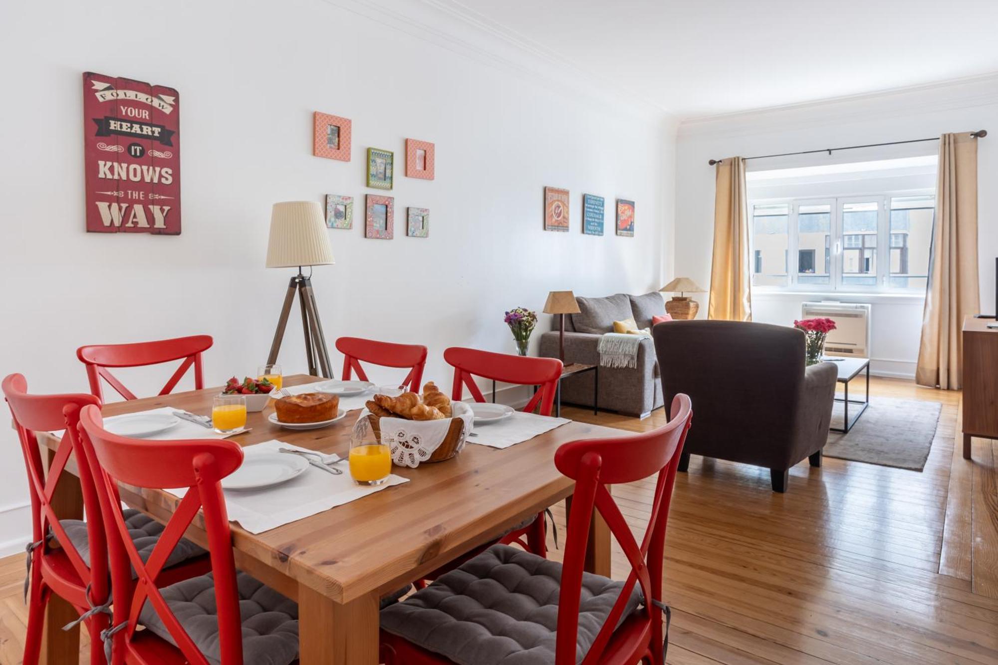 140m² 4 Slaapkamer, 2 Privé Badkamer In Sao Joao De Deus *