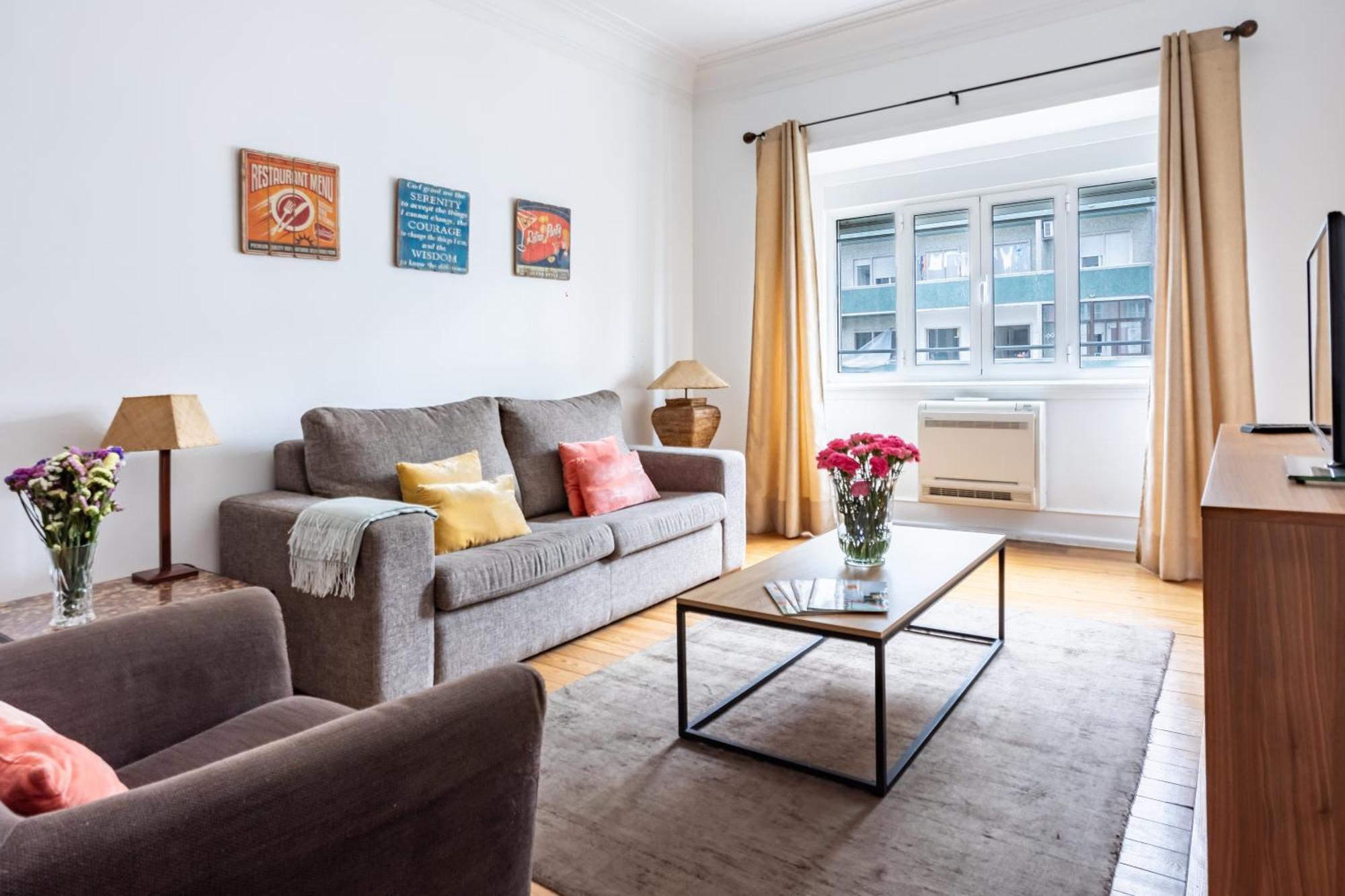 140m² 4 Slaapkamer, 2 Privé Badkamer In Sao Joao De Deus * Lissabon