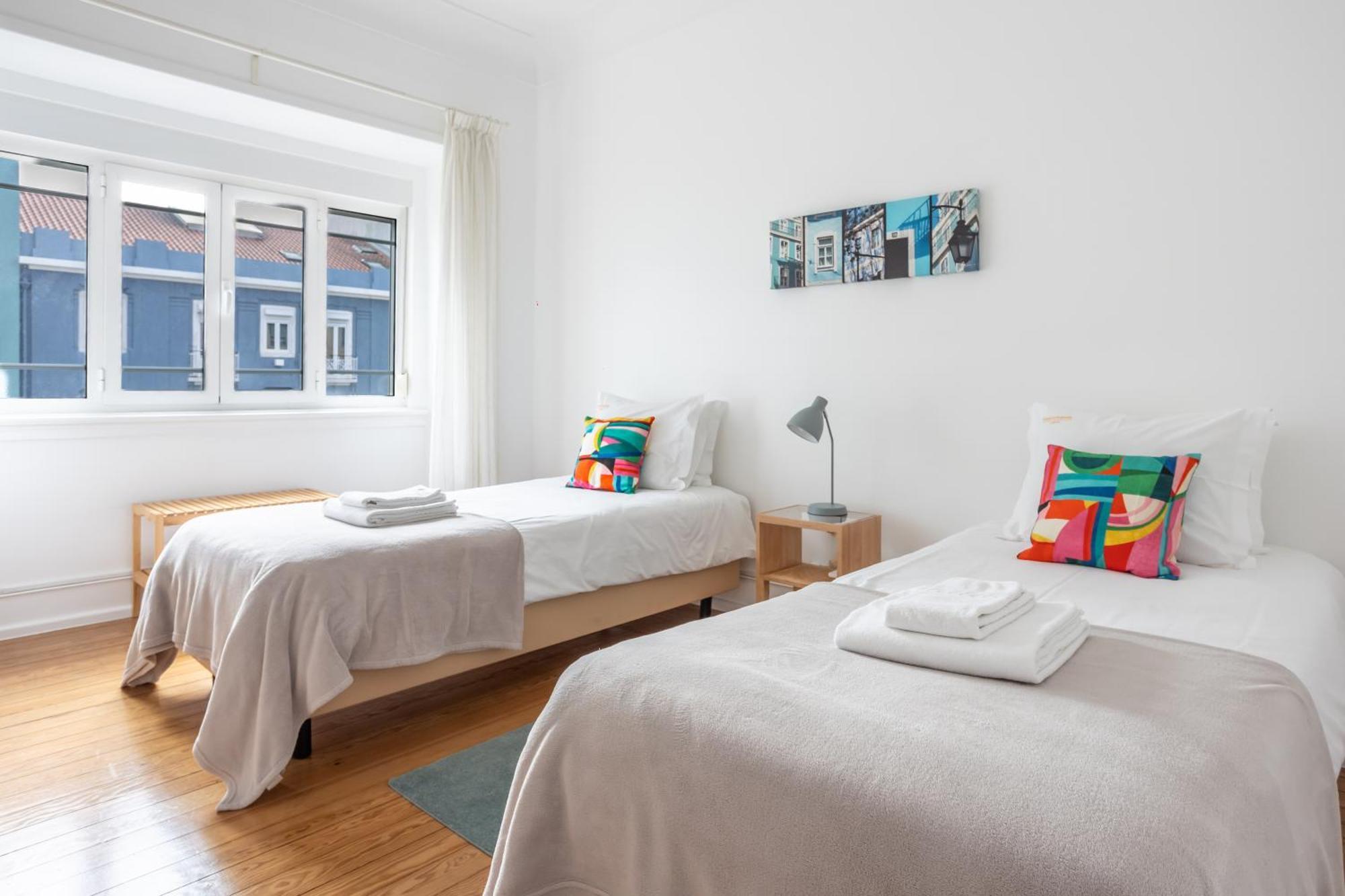 140m² 4 Slaapkamer, 2 Privé Badkamer In Sao Joao De Deus