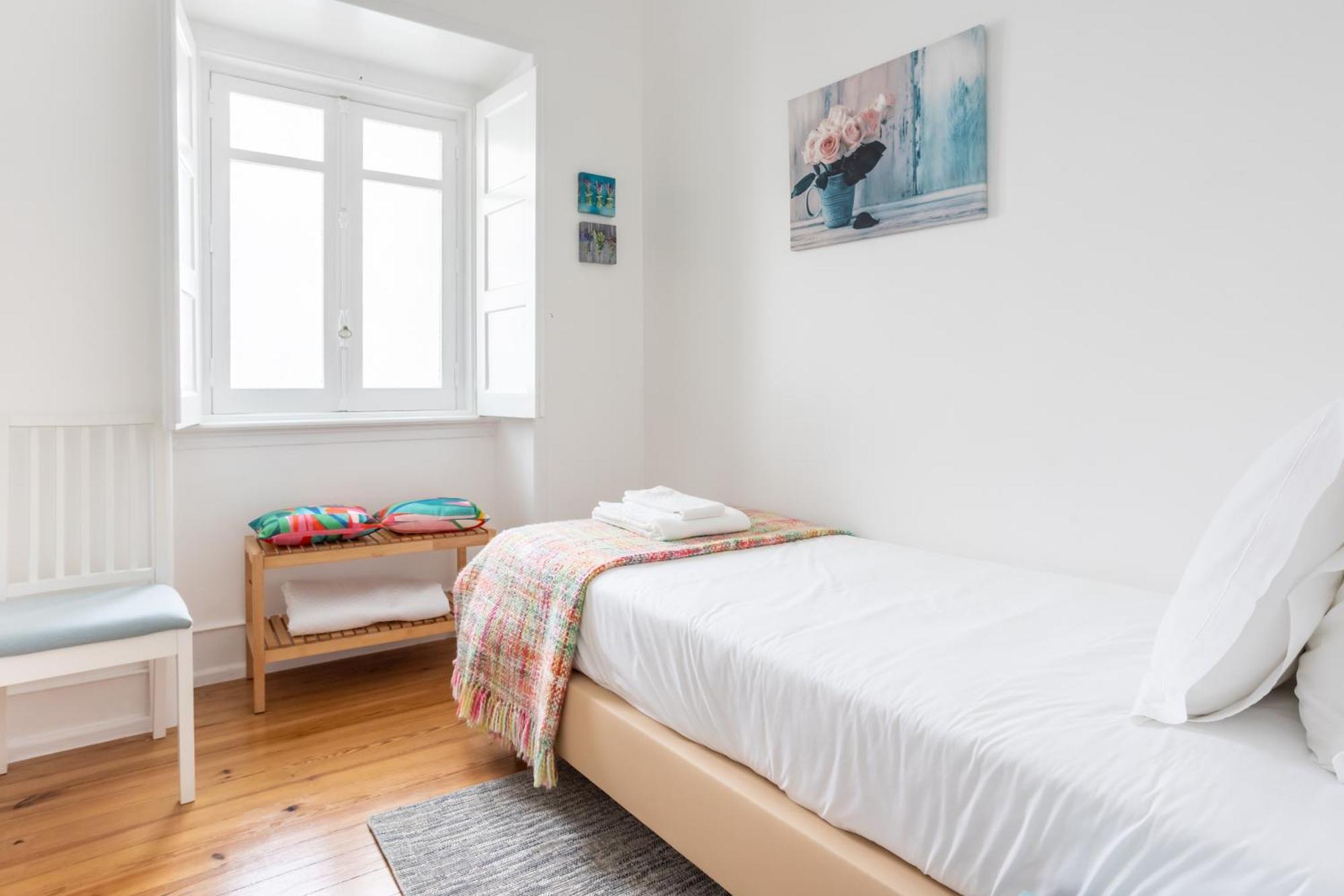 140m² 4 Slaapkamer, 2 Privé Badkamer In Sao Joao De Deus Appartement *