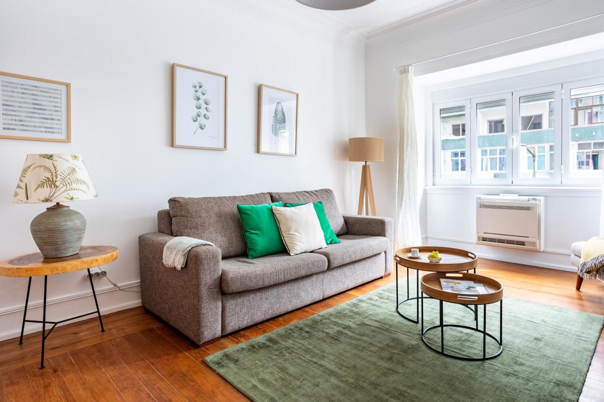140m² 4 Slaapkamer, 2 Privé Badkamer In Sao Joao De Deus Appartement