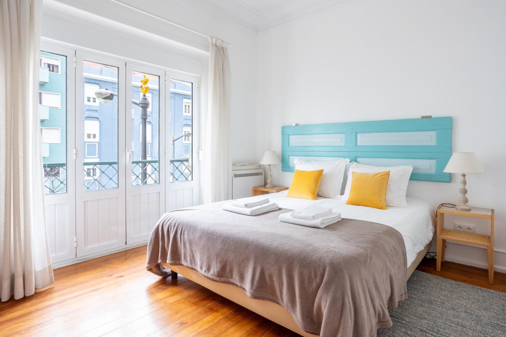 140m² 4 Slaapkamer, 2 Privé Badkamer In Sao Joao De Deus Appartement