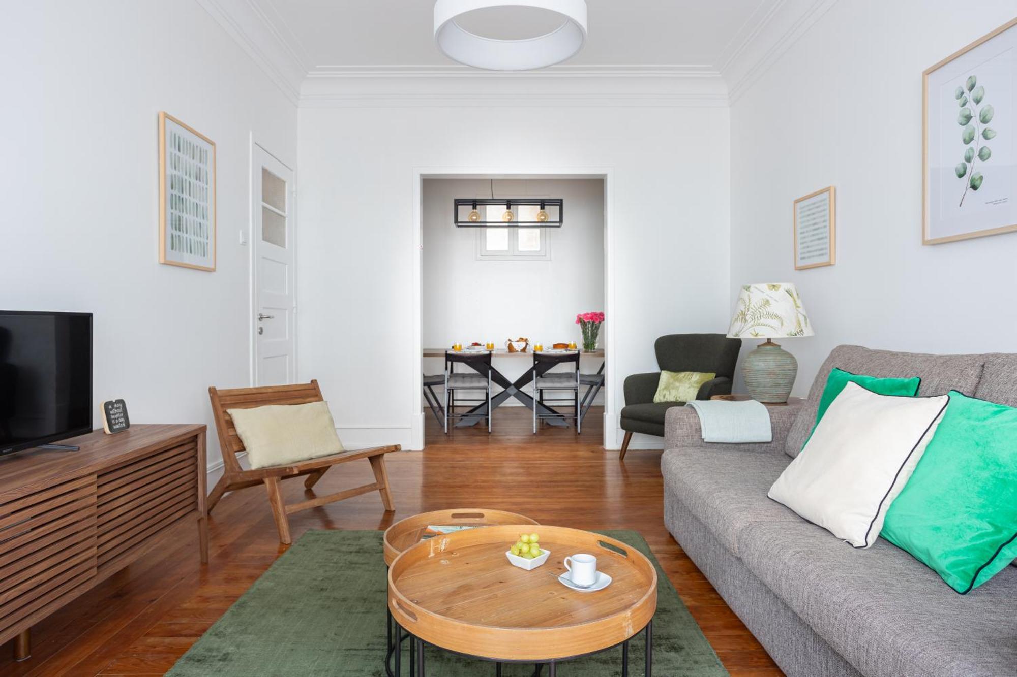 140m² 4 Slaapkamer, 2 Privé Badkamer In Sao Joao De Deus Appartement *