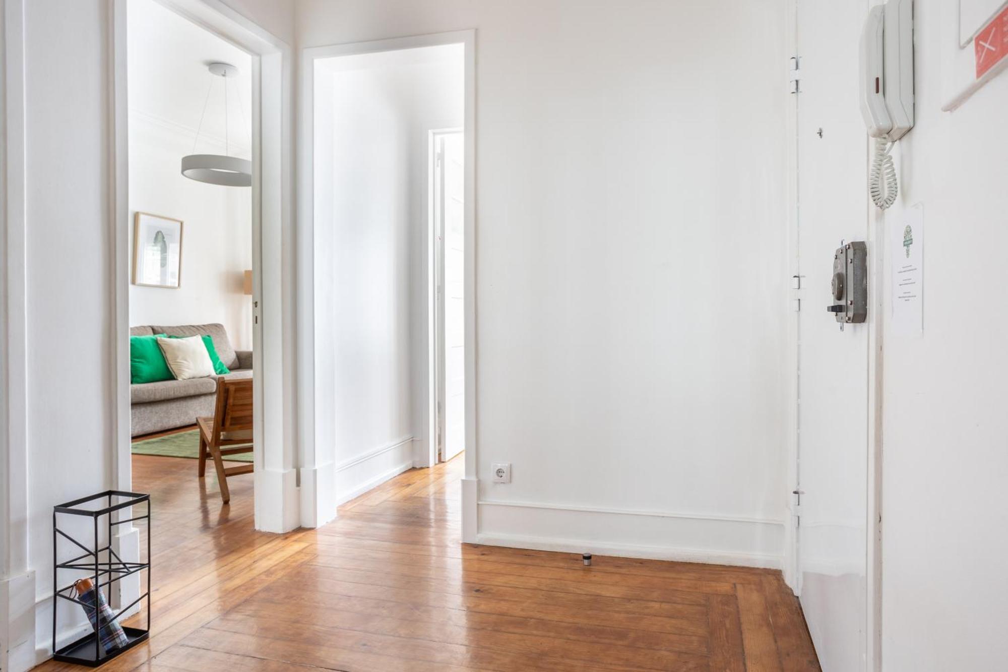 140m² 4 Slaapkamer, 2 Privé Badkamer In Sao Joao De Deus *