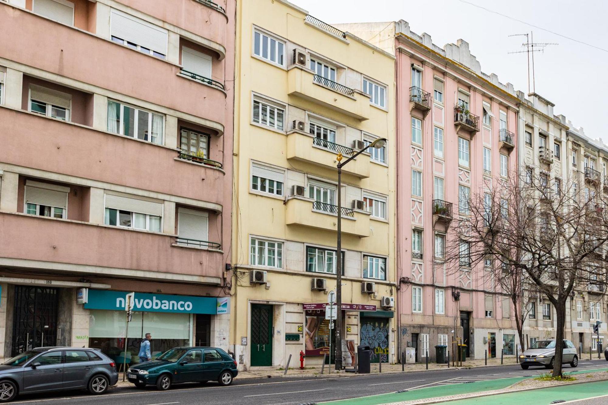 Appartement 140m² 4 Slaapkamer, 2 Privé Badkamer In Sao Joao De Deus